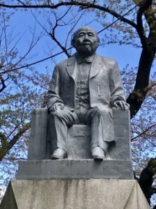 旧東京市養育院の渋沢栄一像