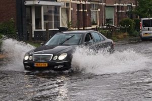 冠水した車